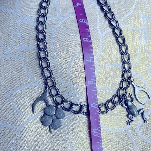 VINTAGE Silver Tone Charm Necklace Wishbones Four Leaf Clover Frog - Picture 6 of 9